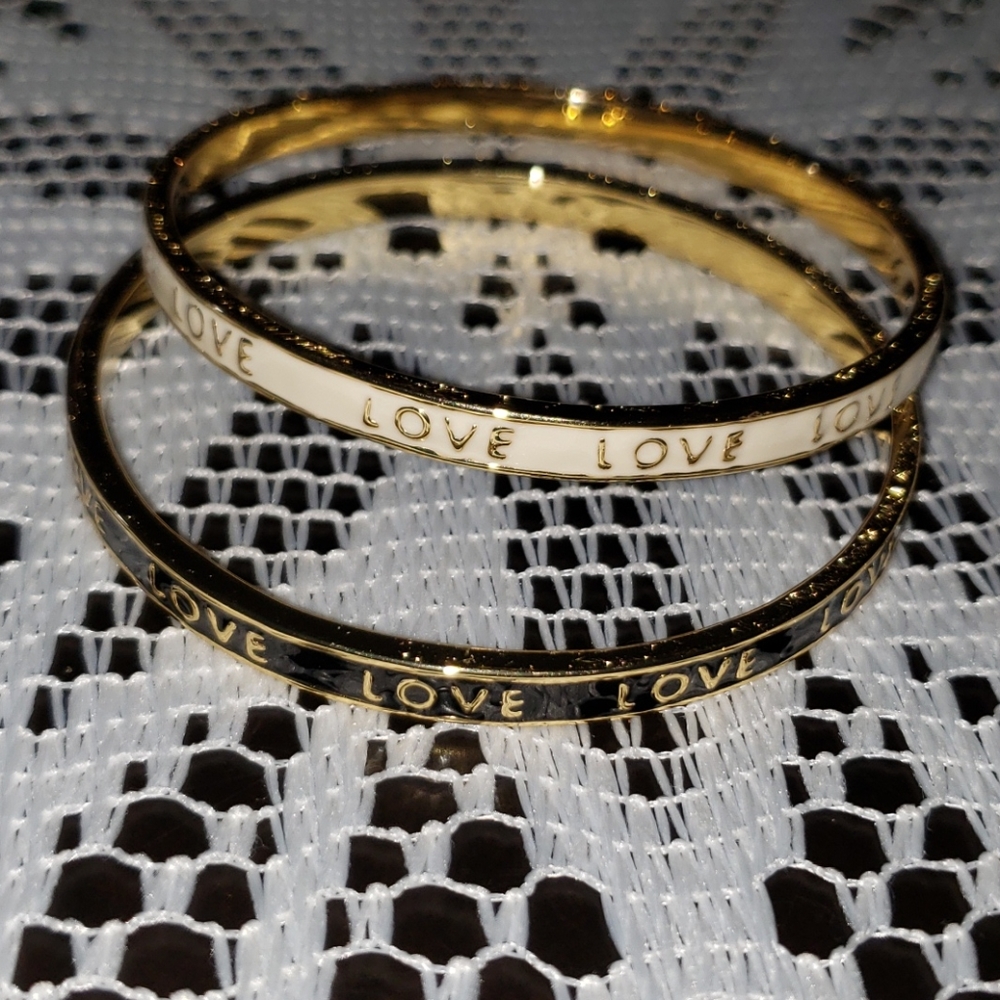 NWOT Lovely 2pc Letter Engraved Bangle Bracelet - Picture 4 of 6